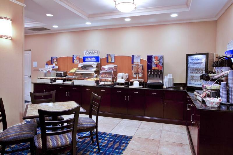 Holiday Inn Express Hotel & Suites Fort Pierce West المظهر الخارجي الصورة