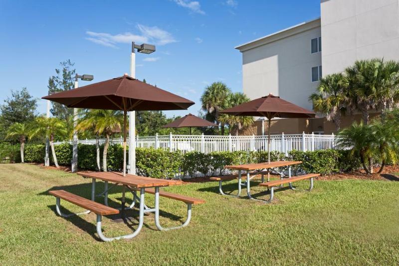 Holiday Inn Express Hotel & Suites Fort Pierce West المظهر الخارجي الصورة